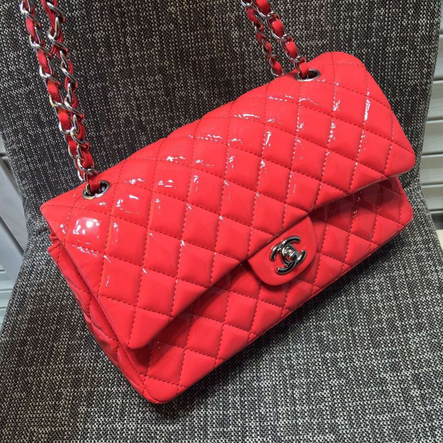 Chanel in pelle rossa di brevetto borse Media Classic Flap