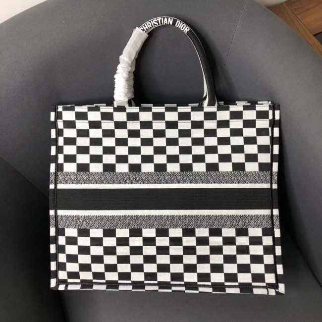 DIOR BOOK TOTE BAG IN BLACK AND WHITE EMBROIDERED CANVAS M1286
