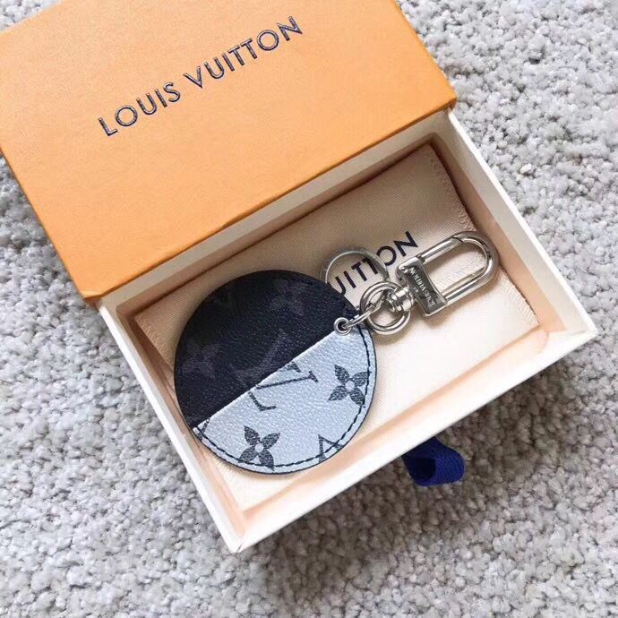 Louis Vuitton Keychain LV122623