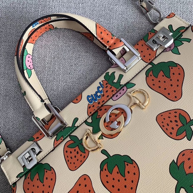 Gucci Zumi Strawberry print medium top handle bag 564714