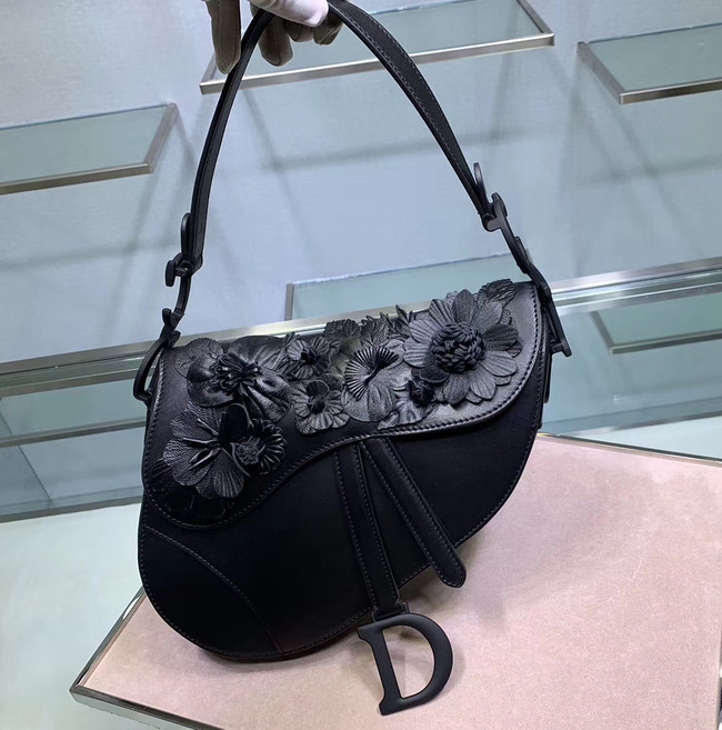 Dior SADDLE-TAS VAN KALFSLEER Bag Flower M0446C black