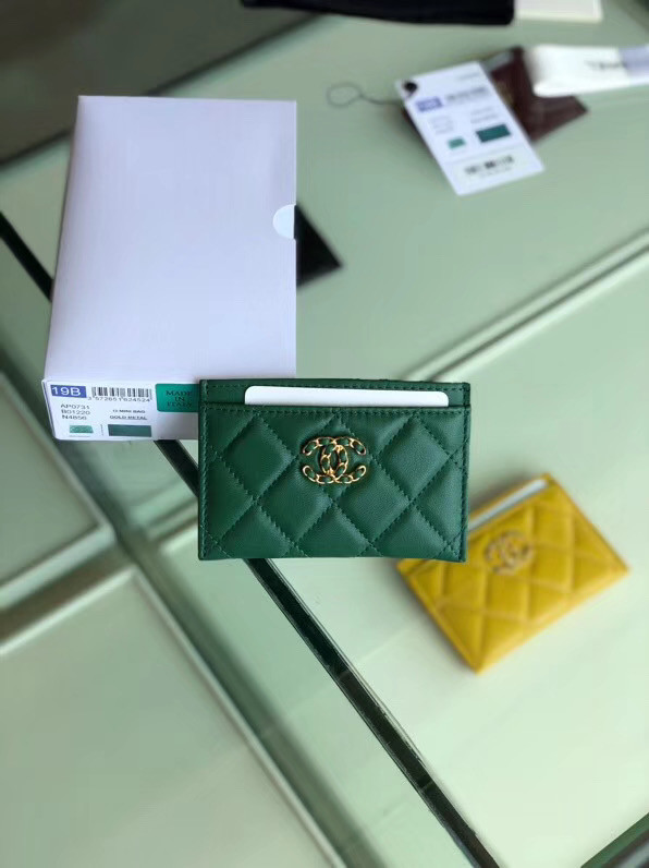 Chanel 19 Card sleeve AP0731 green