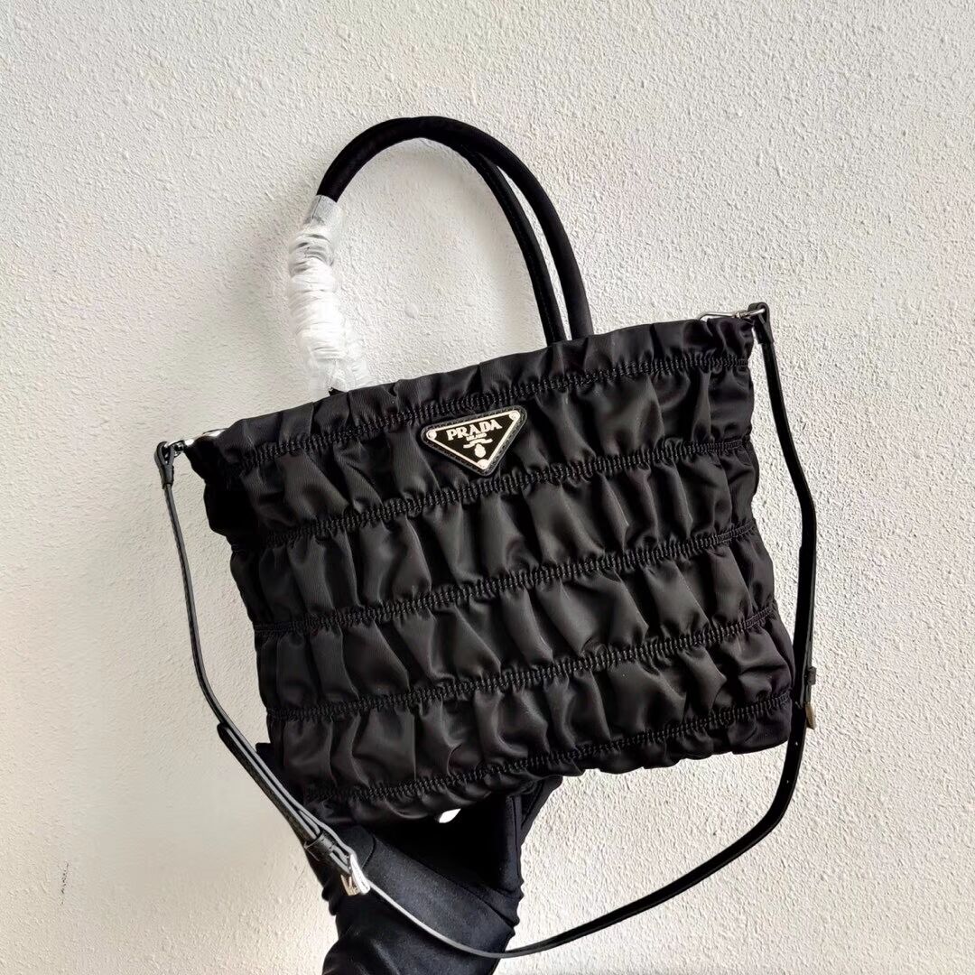 Prada Re-Edition nylon Tote bag 1BG321 black