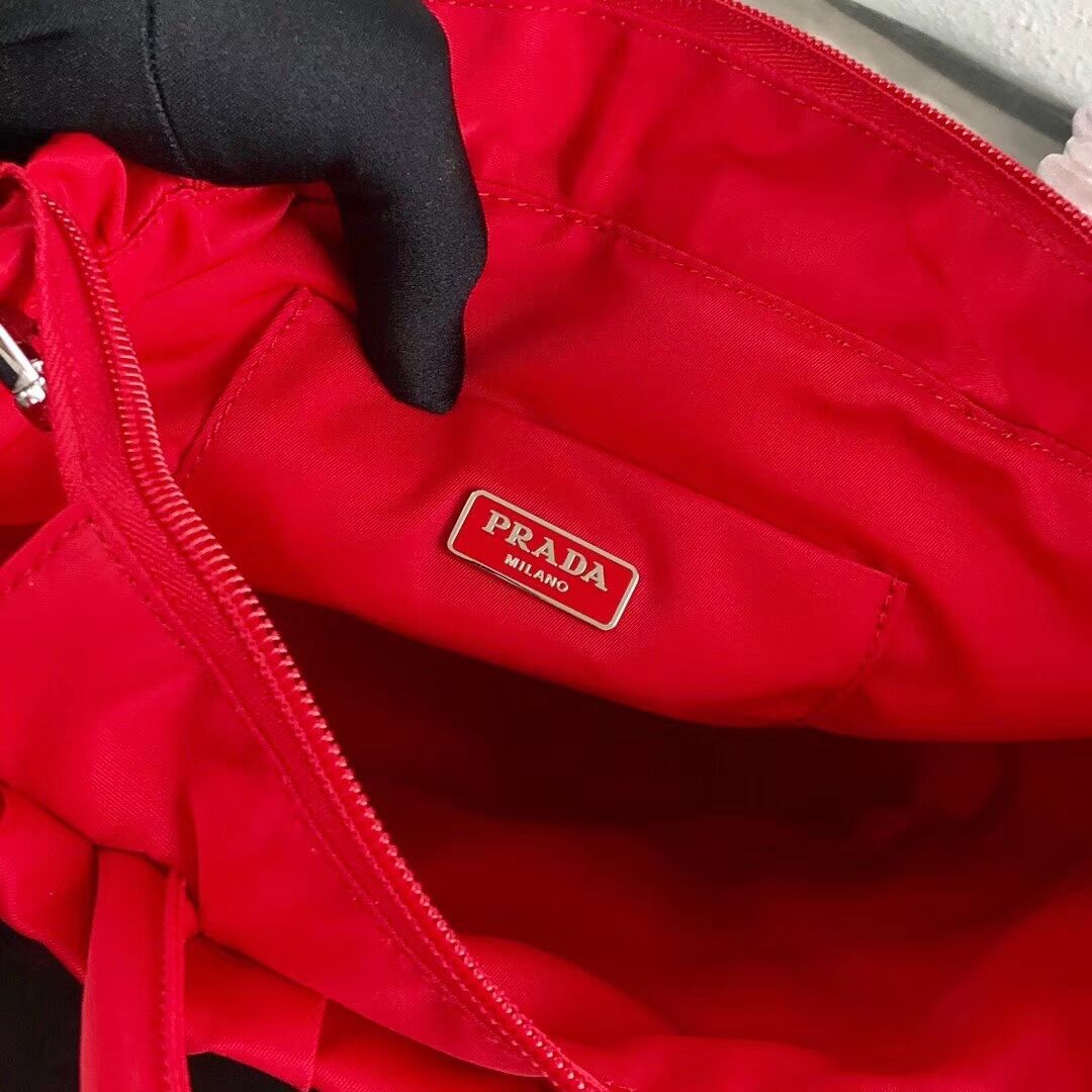 Prada Re-Edition nylon Tote bag 1BG321 red