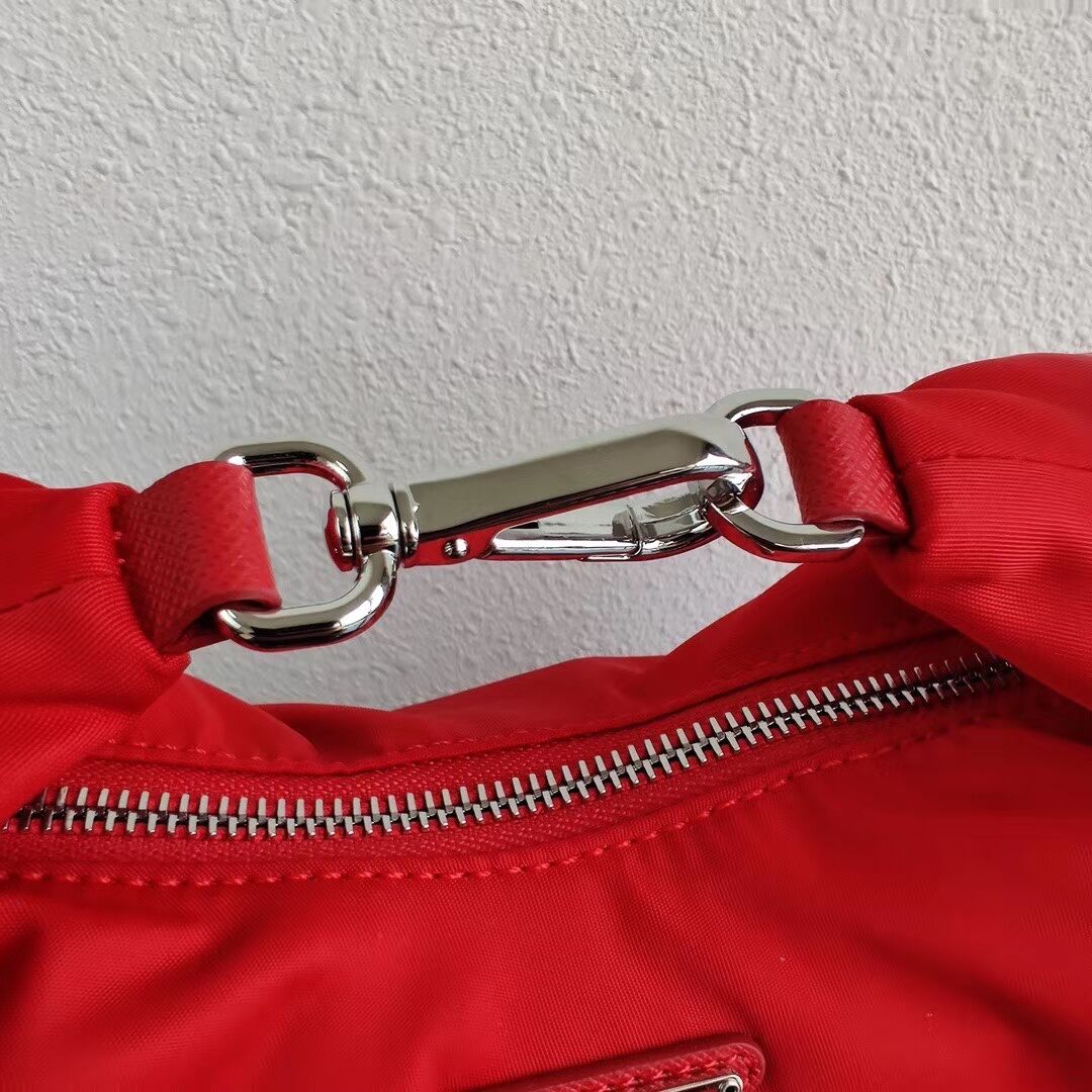 Prada Re-Edition 2005 nylon shoulder bag 1BH172 red