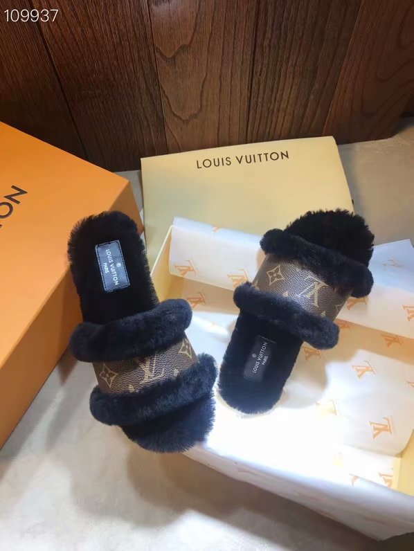 Louis Vuitton Shoes LV1065KK-2