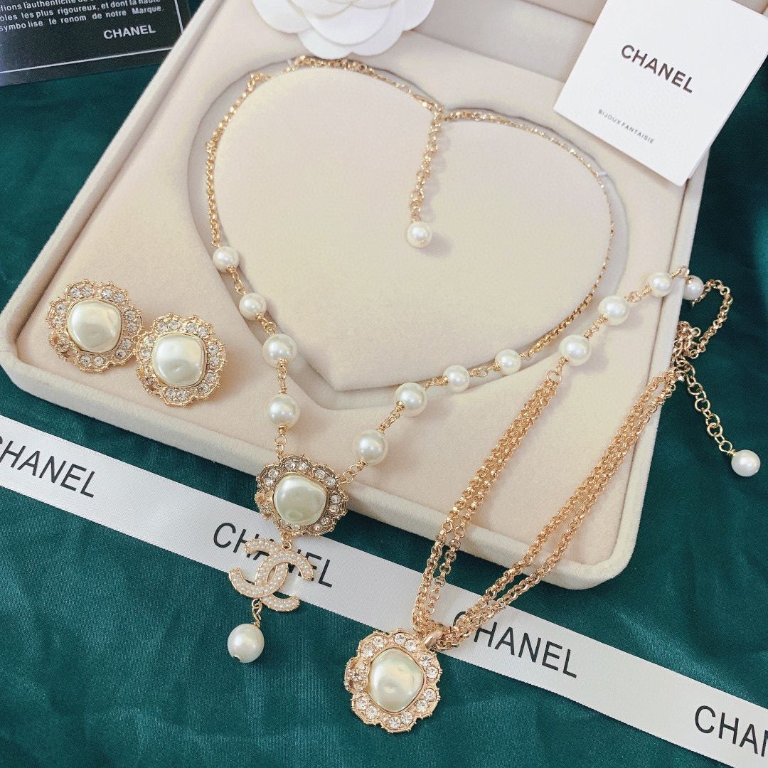 Chanel Necklace CN32711