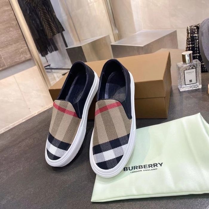 Burberry shoes BU00017