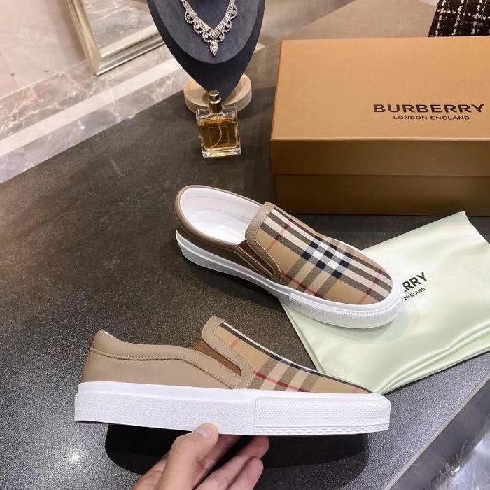 Burberry shoes BU00022