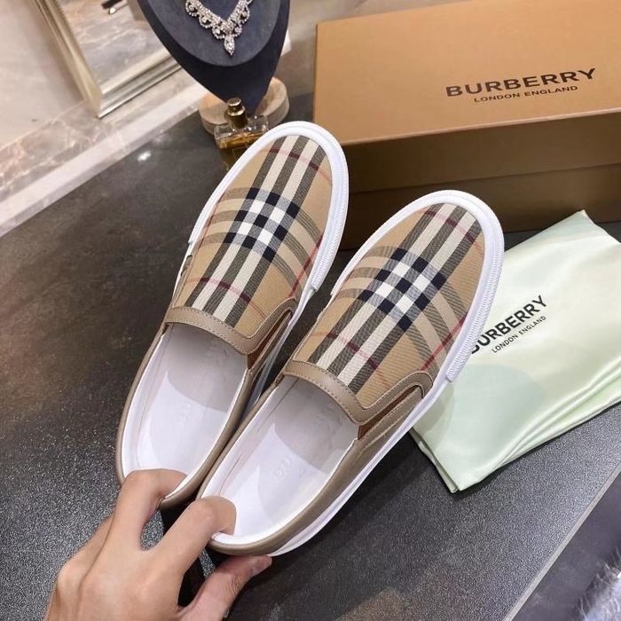 Burberry shoes BU00022