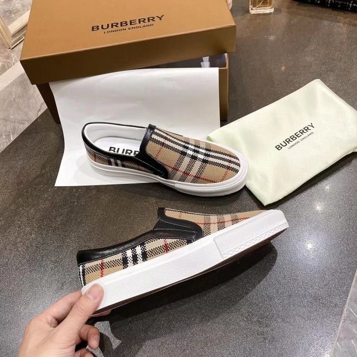 Burberry shoes BU00023