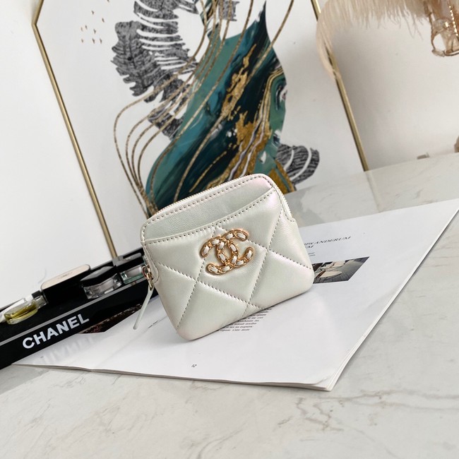 Chanel 19 Zip Card bag 82086 Pearl white