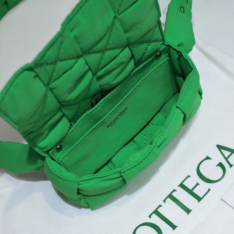 Bottega Veneta CASSETTE Mini Nylon belt bag 8952 Green