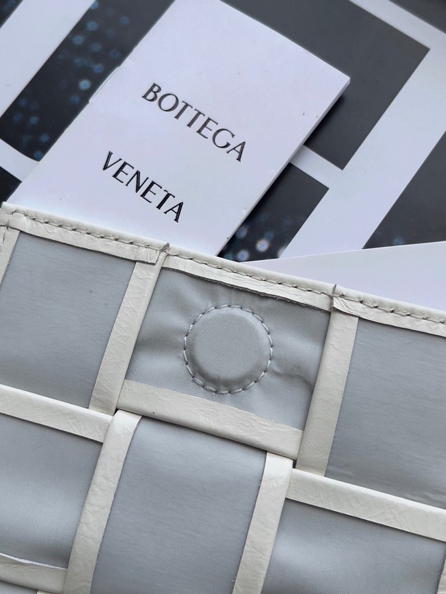 Bottega Veneta Candy Cassette A666688 cream