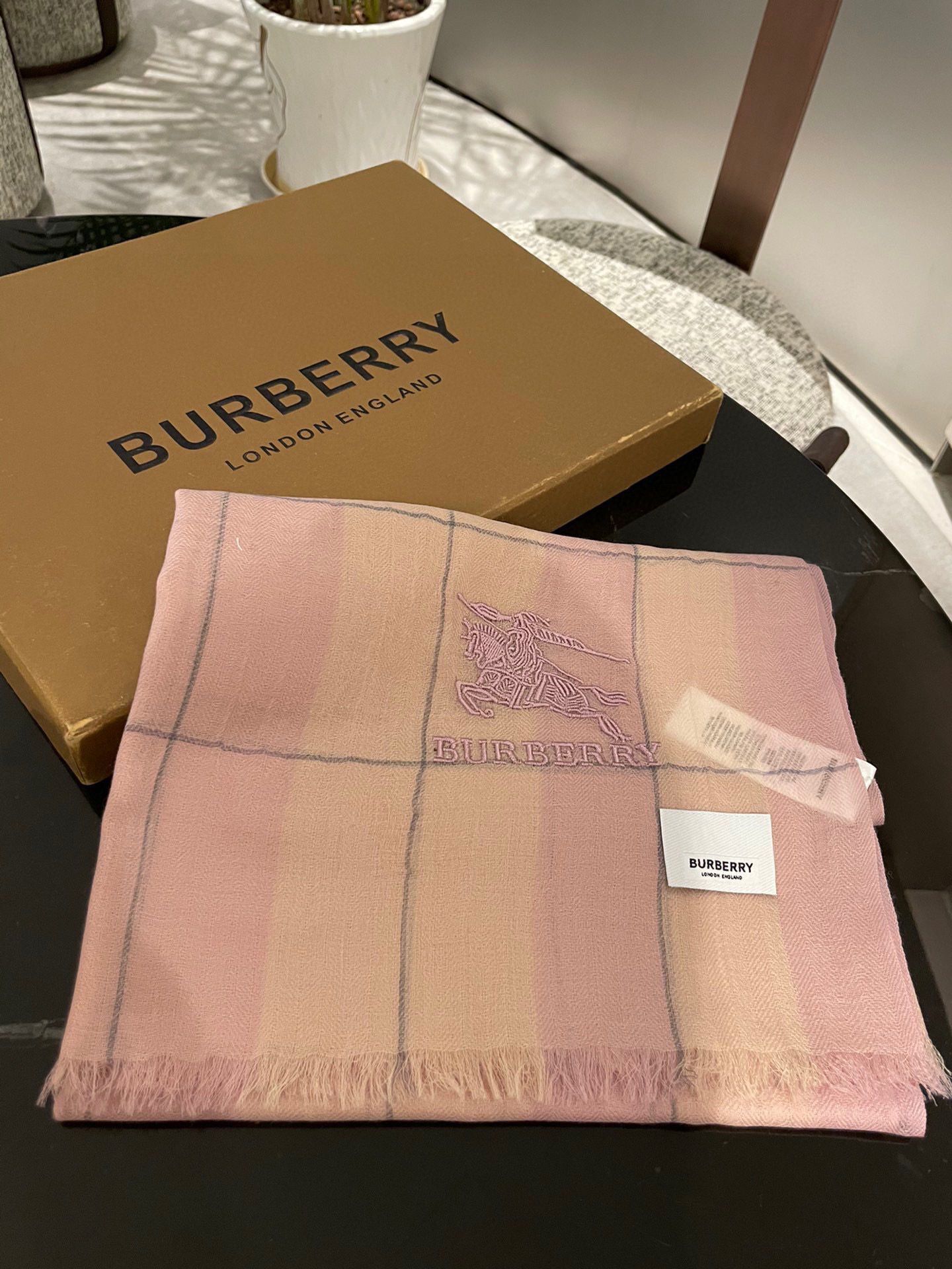 Burberry Wool Scarf BB6320 Pink