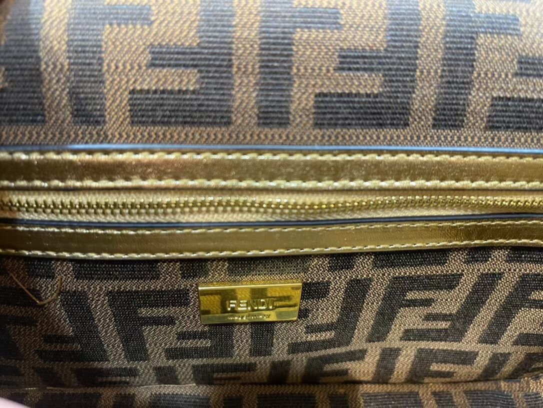 Fendi Baguette leather bag F0969 gold